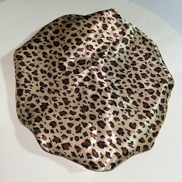 Elegant Leopard Print Satin Hair Bonnet - Picture 3 of 3